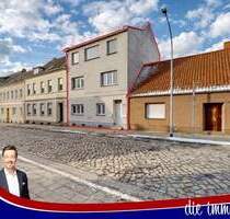 ***Mehrfamilienhaus mit 4 Wohnungen, 2 Garagen und Büro*** - Burg