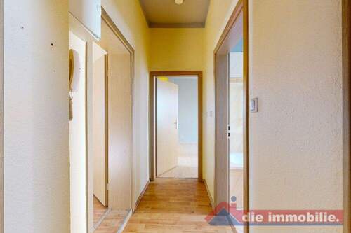 Heller Eingangsbereich der Wohneinheit 1 - 