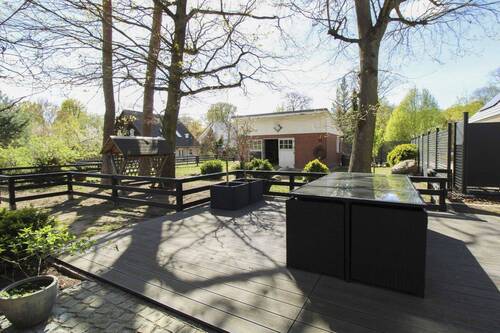 Terrasse mit Blick auf den Stall - 
