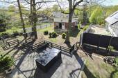 Blick auf Terrasse & Stall - Einfamilienhaus mit 211,80 m&sup2; in Wandlitz zum Kaufen