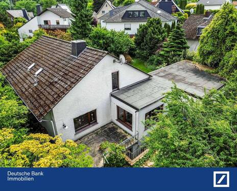 Außenansicht - Zauberhaftes Domizil für Groß & Klein: Geräumiges Einfamilienhaus