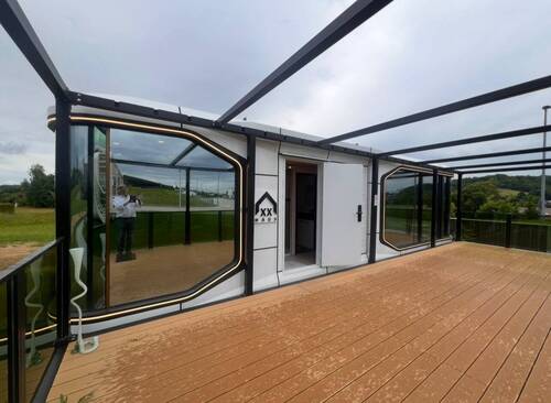 Lichtdurchflutetes Design-Modulhaus mit nahtloser Panorama-Verglasung und geräumiger Holzterrasse - Mehrfamilienhaus, Wohnhaus mit 50,00 m² in Ering am Inn zum Kaufen