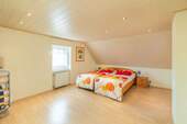 Schlafzimmer DG - 