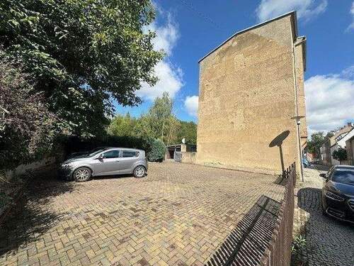 Parkplätze.jpg - Mehrfamilienhaus, Wohnhaus in Zeitz