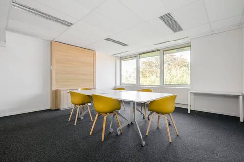 Regus Office Park 3453 Waterloo Belgium Large Meet - All-inclusive-Zugang zu professionellen Büroräumen für 10 Personen in Regus Europark