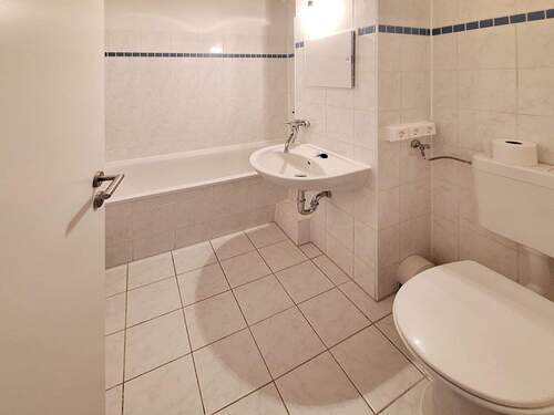 Bad - Etagenwohnung mit 26,90 m² in Dresden zur Miete