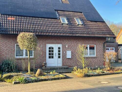 Hausansicht - OG-Wohnung an Paar mittleren Alters oder Einzelperson zu vermieten