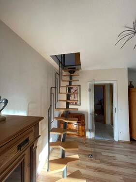 Samba-Treppe vom Wohnzimmer in den Dachboden - Etagenwohnung mit 72,00 m&sup2; in Laer zur Miete