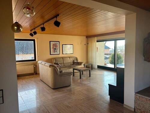 Geräumiges Wohnzimmer - 