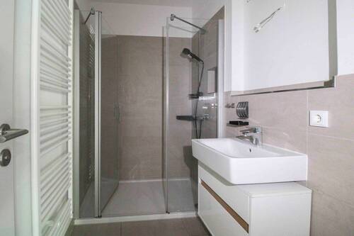 Badezimmer mit Dusche - 