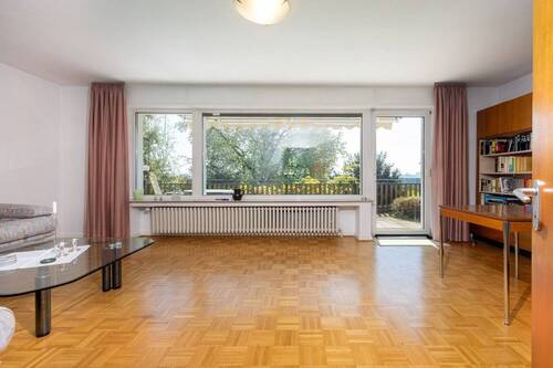 Wohnzimmer mit Zugang Balkon - 