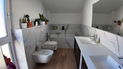 Badezimmer - 6 Zimmer Einfamilienhaus in Karlsruhe