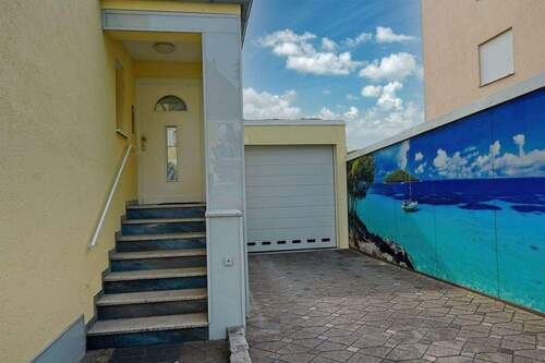 Hauseingang: Designverglasung - 