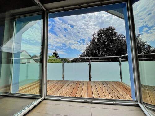 Südterrrasse in Alleinlage - LUXUSDOMIZIL: Traumhafte, neuwertige, 2 Zi DG Whg, Südbalkon, ALLEINLAGE, EBK, U-Bahn, Energiest A+