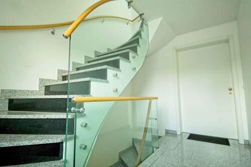 wunderschönes Treppenhaus - 2 Zimmer Etagenwohnung zur Miete in München