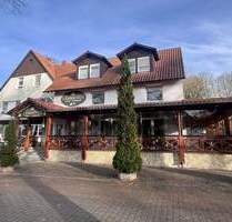 Stilvolles Geschäftsgebäude mit Gastronomie und drei Mietwohnungen - Bad Salzdetfurth