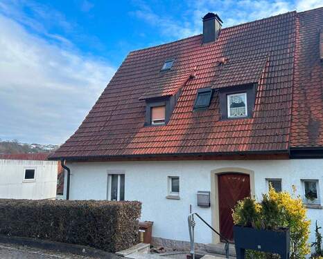 1 HF Außenansicht.jpg - 5 Zimmer Doppelhaushälfte zum Kaufen in Eltmann