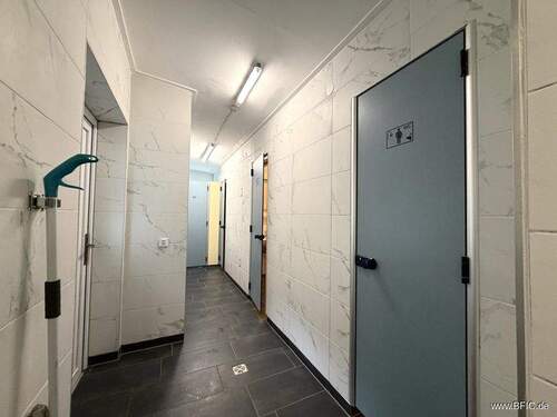 Sanitärgebäude innen - 
