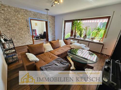 Wohnzimmer - 8 Zimmer Mehrfamilienhaus, Wohnhaus zum Kaufen in Thedinghausen