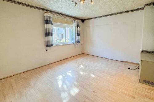 Wohnzimmer - 6 Zimmer Mehrfamilienhaus, Wohnhaus zum Kaufen in Nürnberg