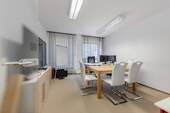 heller Büroraum - 