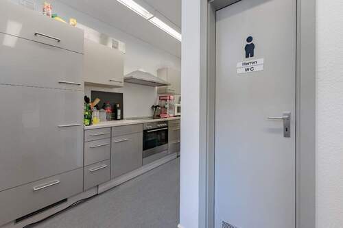 Aufenthaltsraum mit Küche und WC-Anlagen - 