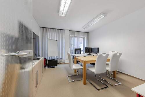 heller Büroraum - 