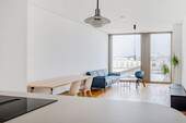 Wohnzimmer mit offener Küche - 2 Zimmer Etagenwohnung in Berlin