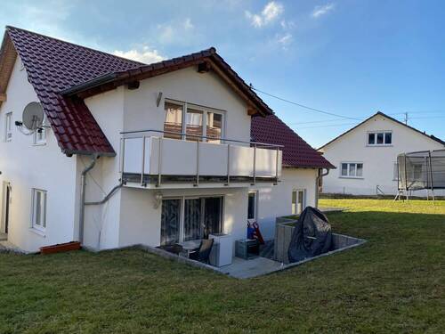 Außen - freistehendes Einfamilienhaus mit ELW und Doppelgarage in sonniger Lage