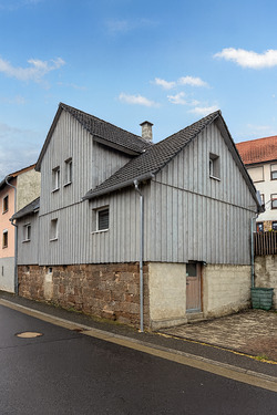 Haus Nordost - 5 Zimmer Mehrfamilienhaus, Wohnhaus in Großenlüder