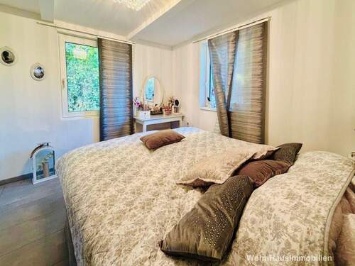 Ein freundliches Schlafzimmer - 