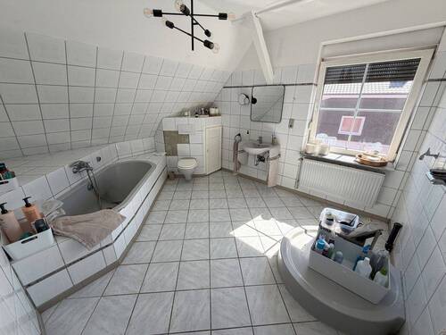 Vollbad im Dachgeschoss - 