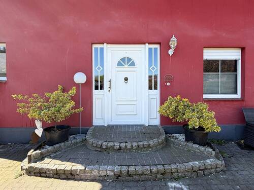 Hauseingang - 5 Zimmer Einfamilienhaus zum Kaufen in Hetlingen