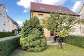 Hausansicht - Nette Doppelhaushälfte in Stuttgart-Luginsland sucht neue Besitzer!