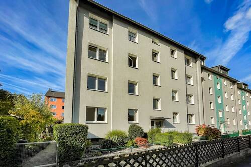 Hausansicht - 3,5 Zimmer - vollständig renoviert - ruhige Lage