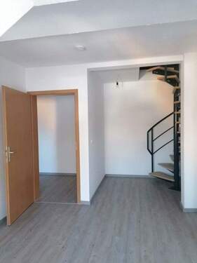 Treppenaufgang - 2 Zimmer Etagenwohnung in Nürnberg