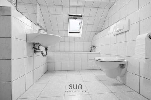 BADEZIMMER MIT TAGESLICHT - 