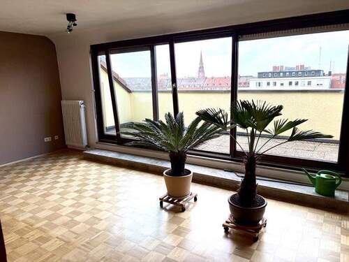 Wohnzimmer Balkon.JPG - 4 Zimmer Büro zum Kaufen in Nürnberg