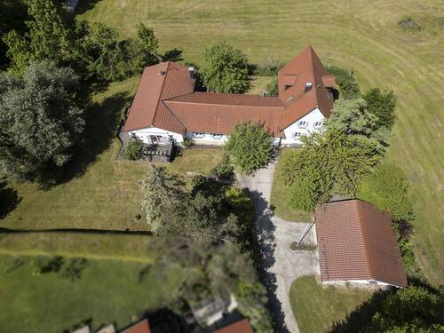 Ost-Ansicht Drohne - 7 Zimmer Einfamilienhaus zum Kaufen in Bad Heilbrunn