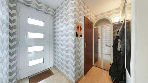 Eingang + Gäste-WC - 