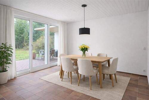 Esszimmer (gestaged) - 5 Zimmer Einfamilienhaus in Darmstadt