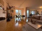 Blich in das Wohn-Esszimmer - Moderne 3-Zimmer-Wohnug mit 2 Terrassen