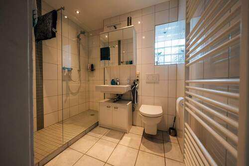 Badezimmer 1. OG rechts - 