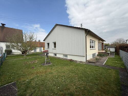 Außenansicht 2.jpg - 5 Zimmer Bungalow in Ingolstadt