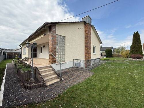 Außenansicht 3.jpg - Bungalow mit 115,00 m&sup2; in Ingolstadt zum Kaufen