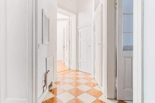 Flur mit Gäste-WC - 