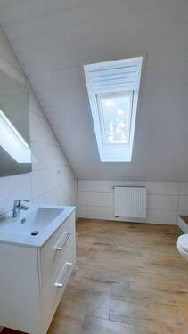 Bad - Schöne Oberwohnung mit Garten, in Rhauderfehn, in Seenähe zu vermieten.