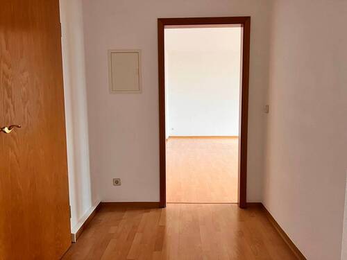 Flur (5) - 2 Zimmer Etagenwohnung zur Miete in Plauen