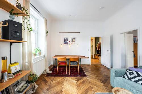 Wohnzimmer - 3 Zimmer Etagenwohnung zum Kaufen in München