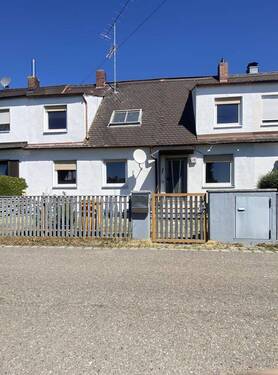 img-8874.jpeg - Haus mit viel Entwicklungspotenzial und Doppelgarage in ruhiger Lage von Augsburg-Hammerschmiede